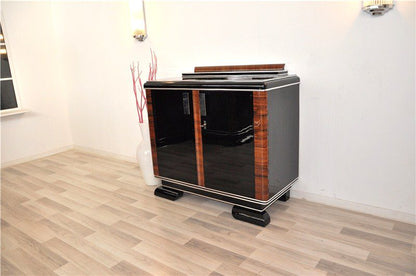 Quadratische Art-Deco-Kommode mit großen Chromgriffen