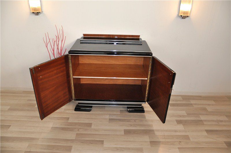 Eckige Art Deco Kommode mit großen Chromgriffen