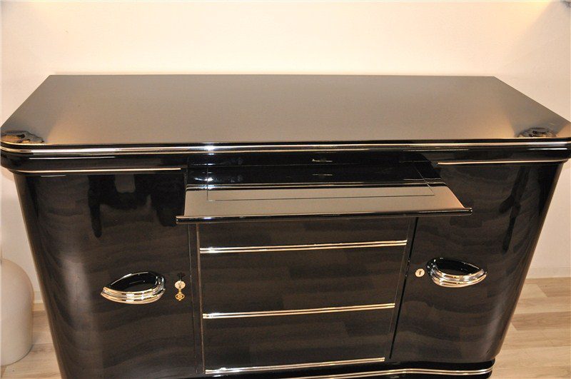 Buffet im Art-Deco-Stil mit Chromauskleidung