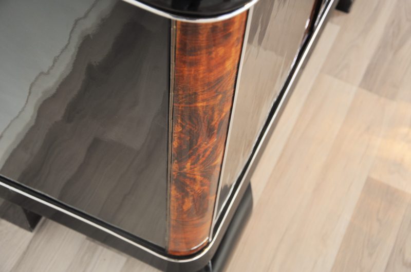 Französische Art Deco Kommode mit Wurzelholzdetails