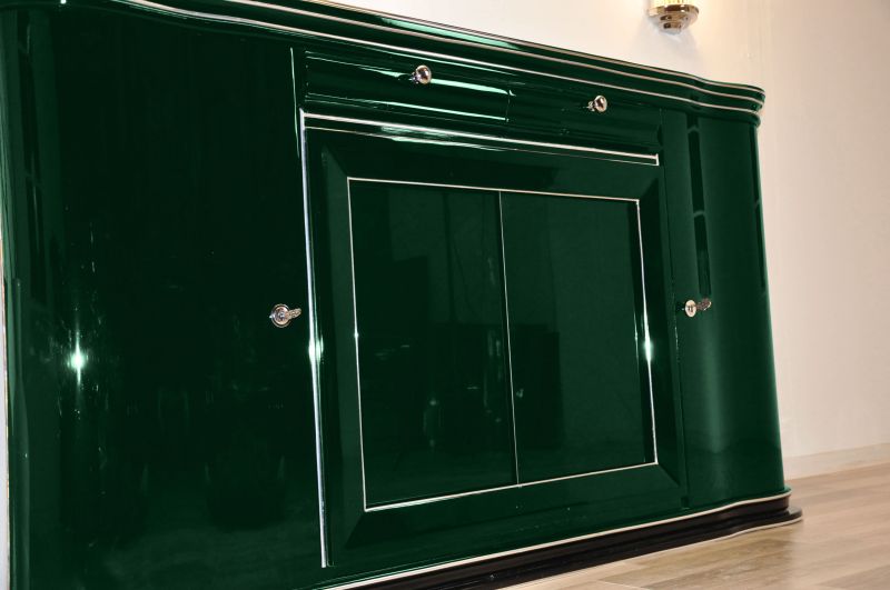 Elegantes britisches Sideboard in Hochglanzgrün