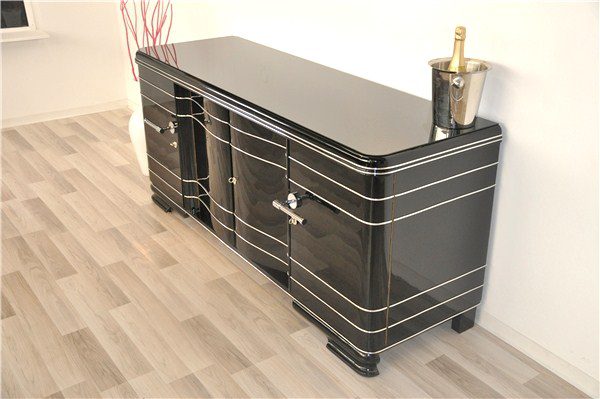 Großes Sideboard im Art-déco-Stil mit Chromstangen
