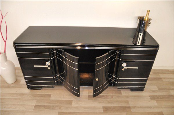 Großes Sideboard im Art-déco-Stil mit Chromstangen