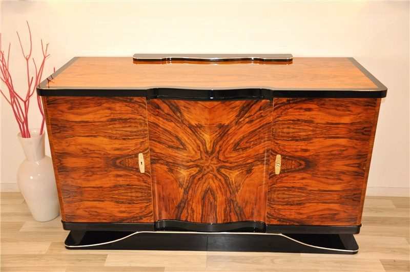 Gebogenes Sideboard aus Walnussholz im Art-Deco-Stil