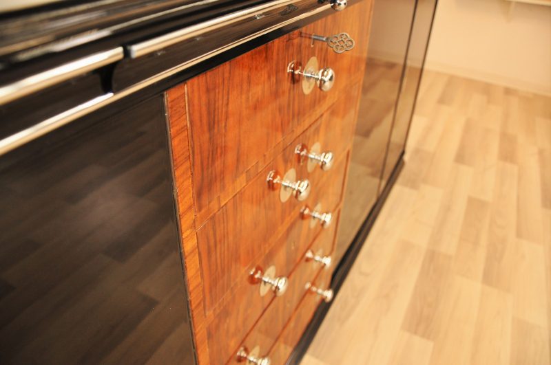 Großes Sideboard im Art-Deco-Stil mit Schubladen aus Walnussholz