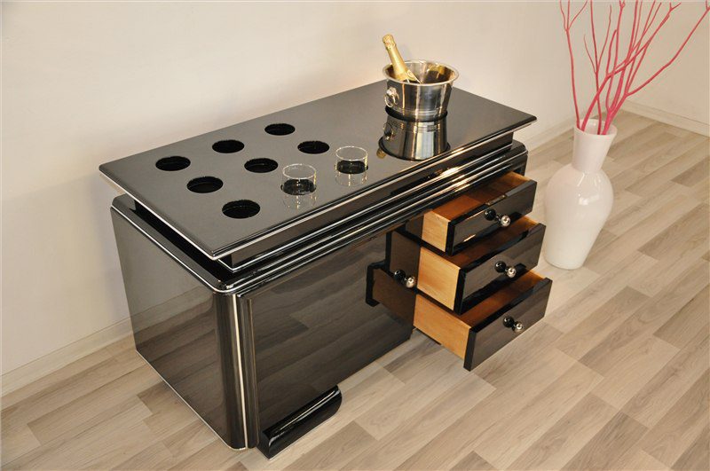 Einzigartiges Sideboard mit Whiskeybaraufsatz