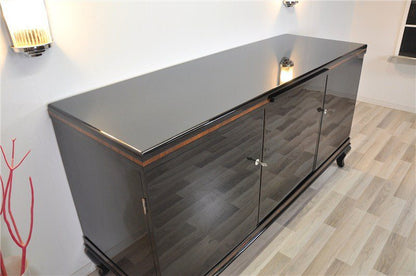 Schlichtes Sideboard mit tollen Füßen