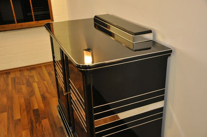 Elegante Art Deco Kommode aus dem Jahr 1930