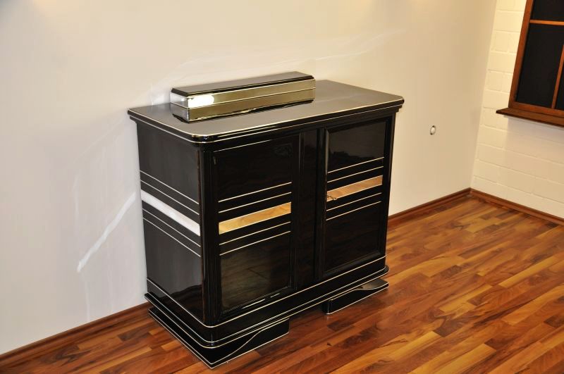 Elegante Art Deco Kommode aus dem Jahr 1930