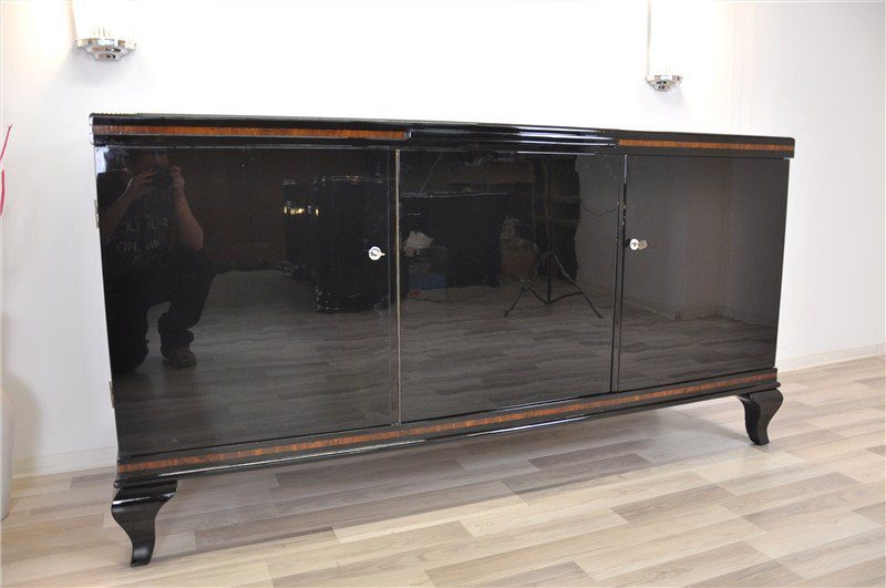 Schlichtes Sideboard mit tollen Füßen