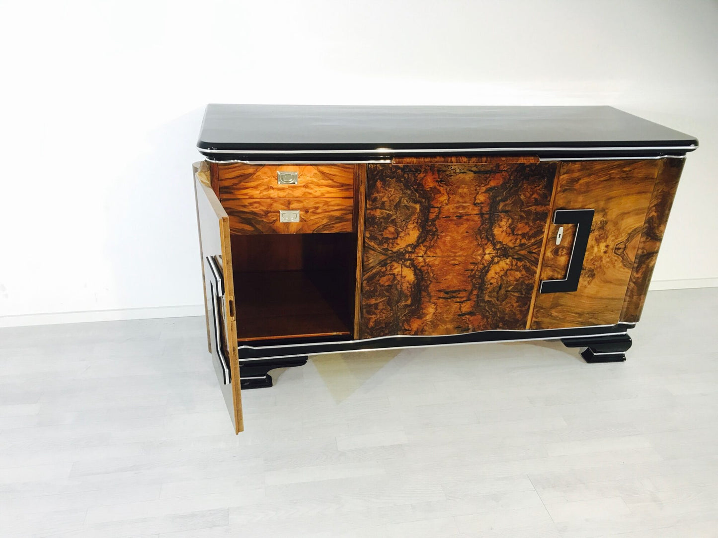 Art Deco Buffet aus Walnussholz