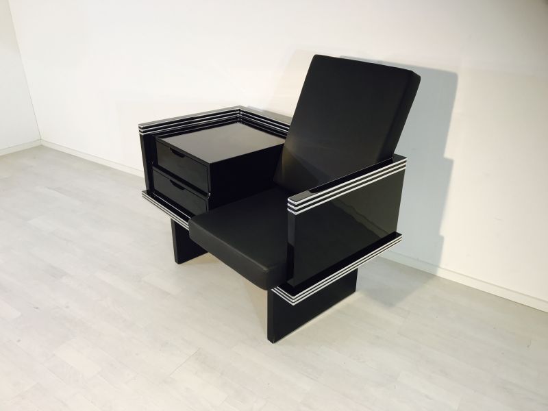 Großer Art Deco Sessel mit Chromleisten