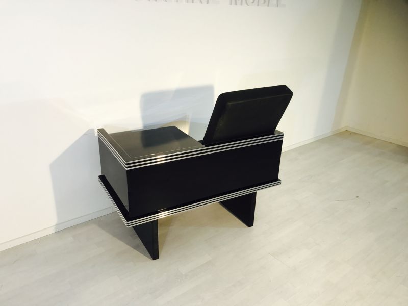 Großer Art Deco Sessel mit Chromleisten
