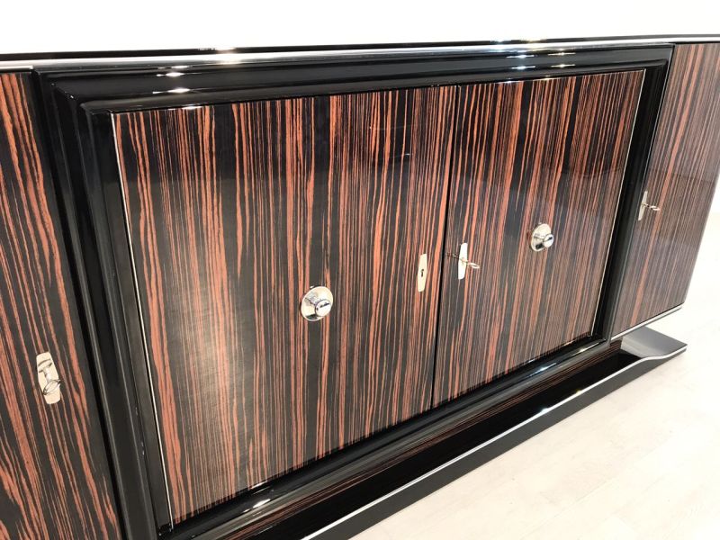 Art Deco Makassar Sideboard mit schwarzem Innenleben