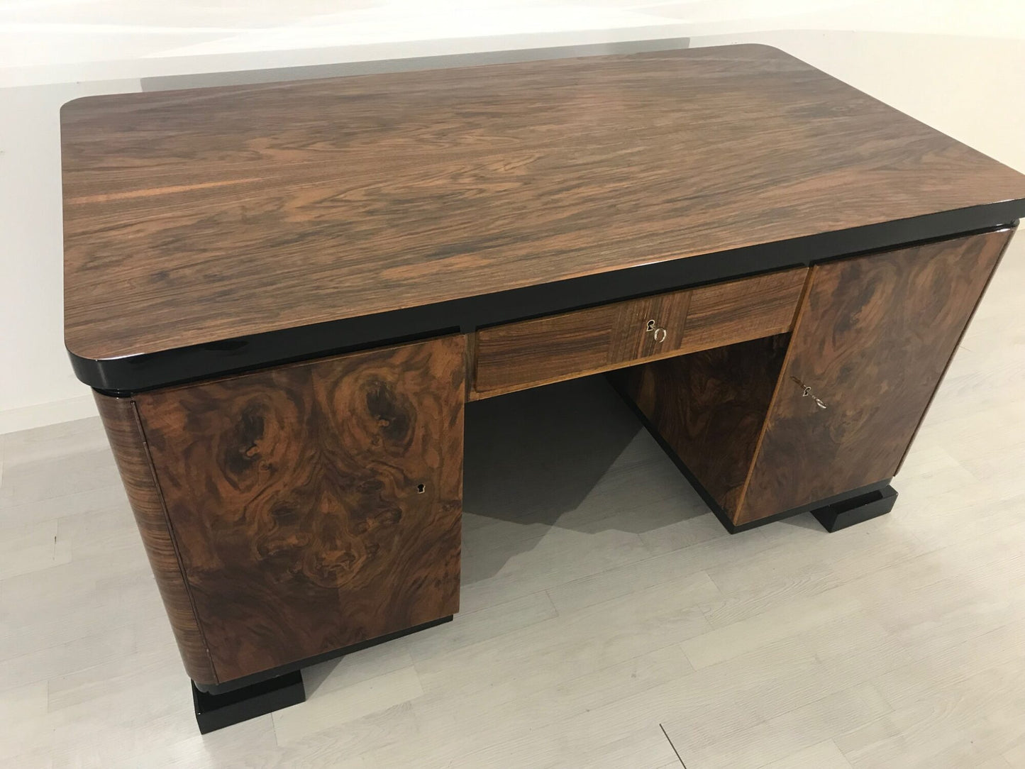 Art Deco Wurzelholz Jacquemin Schreibtisch aus Frankreich 1920er Jahre