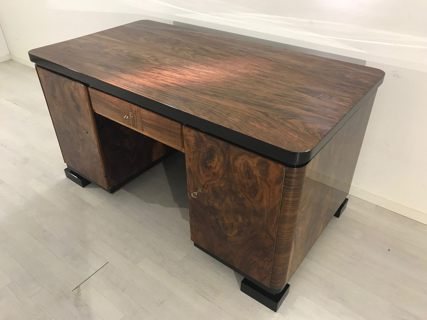 Art Deco Wurzelholz Jacquemin Schreibtisch aus Frankreich 1920er Jahre