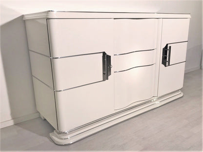 Weißes Art Deco Chrome Liner Sideboard mit schönen Chromgriffen
