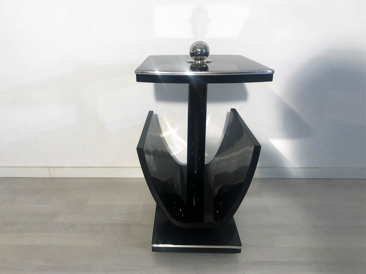 Schwarzer Art Deco Rauchertisch oder Lesetisch hochglanz