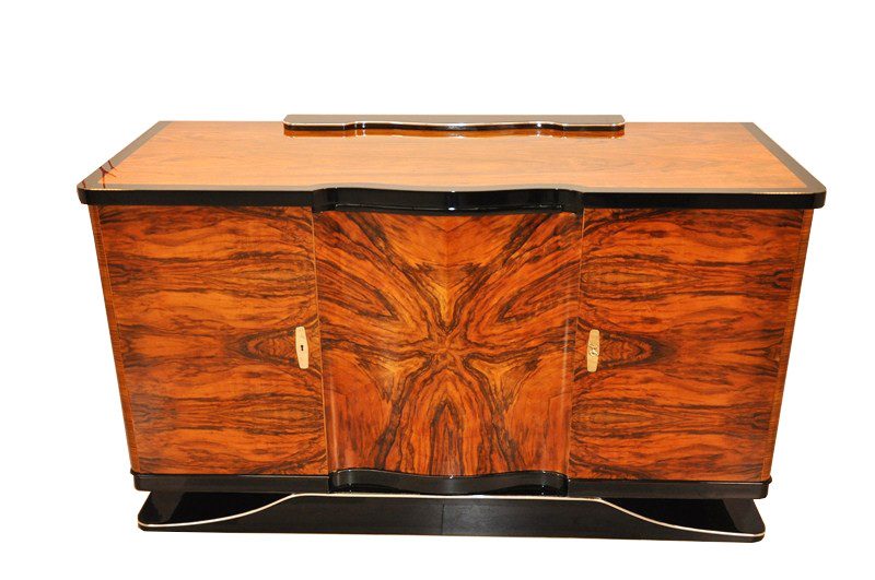 Gebogenes Sideboard aus Walnussholz im Art-Deco-Stil